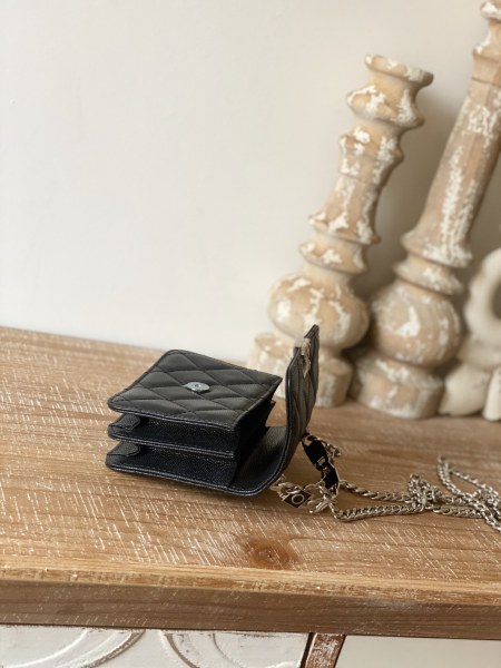  Handbag   Chanel  81197  size 9.5×13×6 cm