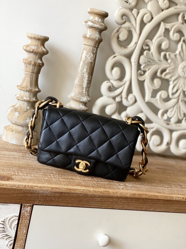  Handbag   Chanel 3214 size  17*21*6 cm