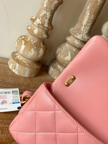  Handbag  Chanel  3213  size  13*17*6 cm