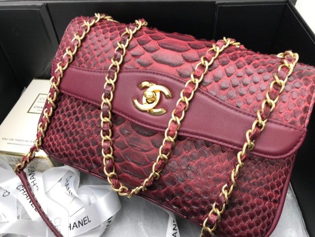 Handbag  Chanel  size  24.5cm*15.5cm*8.5 cm