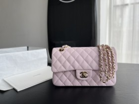 Handbag   Chanel  size  23 cm