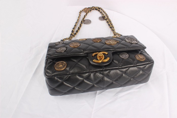  Handbag   Chanel  92674  size  26 Cm