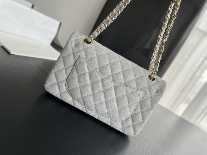 Handbag   Chanel  size  23 cm
