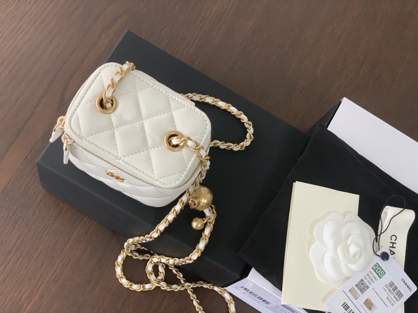  Handbag   Chanel  size 8.5cmx11cmx7 cm