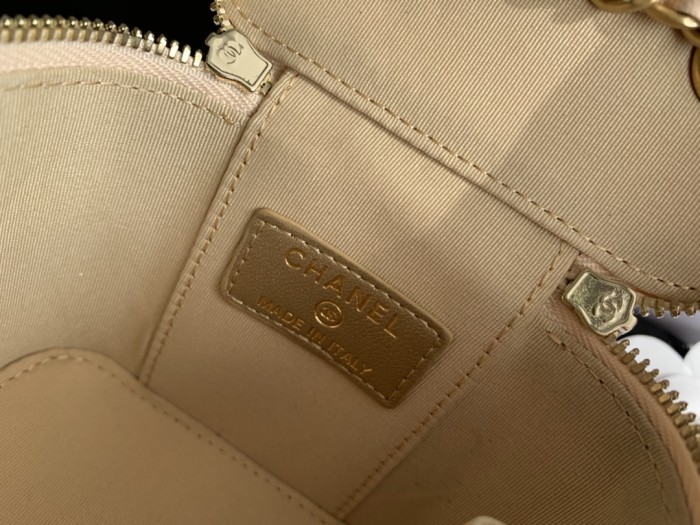  Handbag  Chanel 1447  size  8.5cmx11cmx7 cm