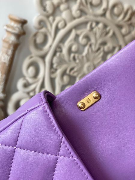 Handbag  Chanel  3213  size  13*17*6 cm