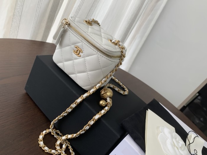  Handbag   Chanel  size 8.5cmx11cmx7 cm