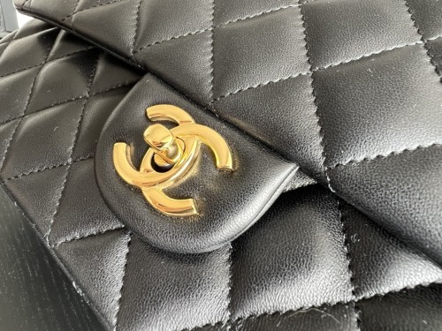 Handbag   Chanel   size  28 cm