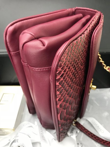 Handbag  Chanel  size  24.5cm*15.5cm*8.5 cm