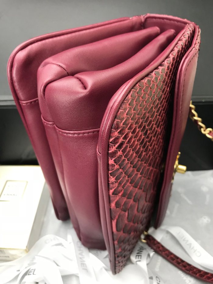 Handbag  Chanel  size  24.5cm*15.5cm*8.5 cm