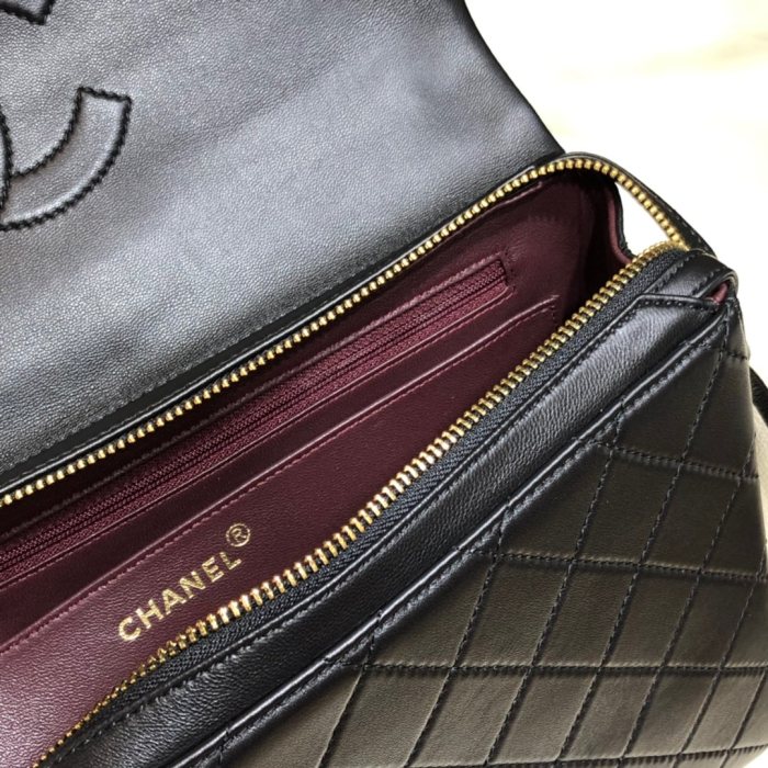  Handbag  Chanel  A088  size 30x8x21 cm