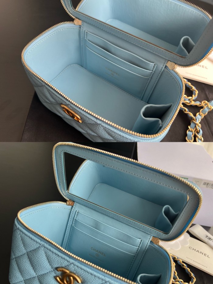 Handbag   Chanel AP2805  size  17cmx9.5cmx8 cm