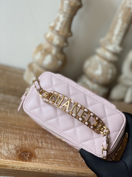  Handbag   Chanel  81195  size 16  9.5  8 cm