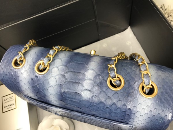 Handbag Chanel  size  24.5cm*15.5cm*8.5 cm