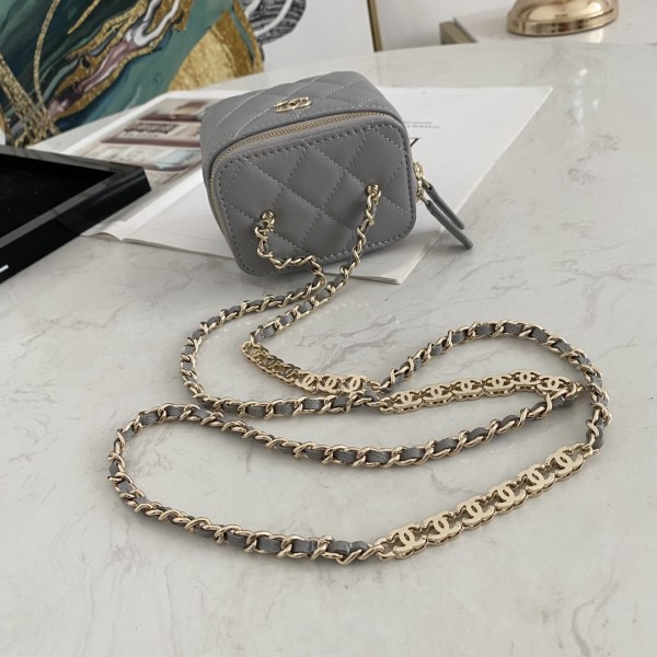 Handbag  Chanel 81186 size  10.5-8.5-7 cm