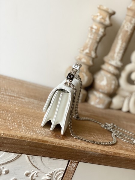  Handbag   Chanel  81197  size 9.5×13×6cm