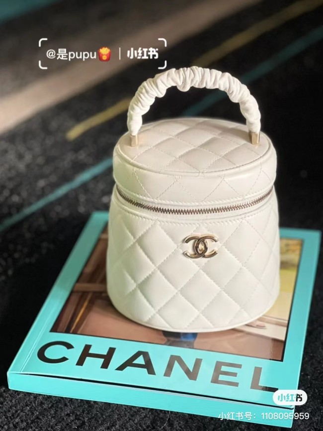 Handbag  Chanel  size  13×13×11 cm