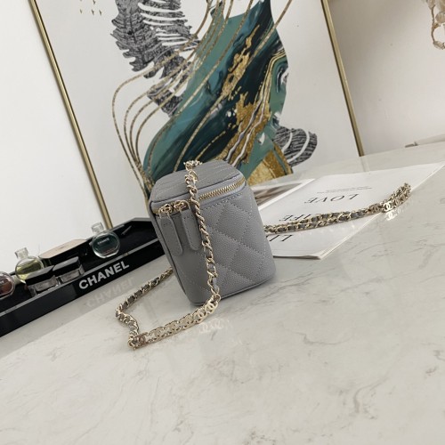  Handbag  Chanel  81187 size  16  9.5  8  cm