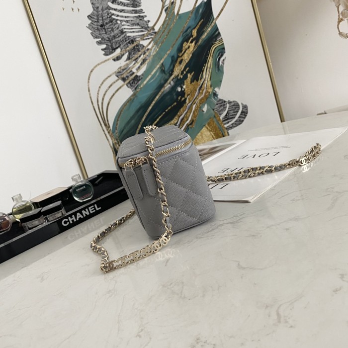  Handbag  Chanel  81187 size  16  9.5  8  cm