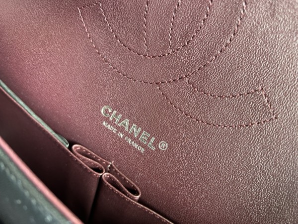 Handbag   Chanel  size   28 cm