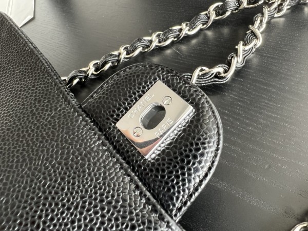 Handbag   Chanel  size 28 cm 