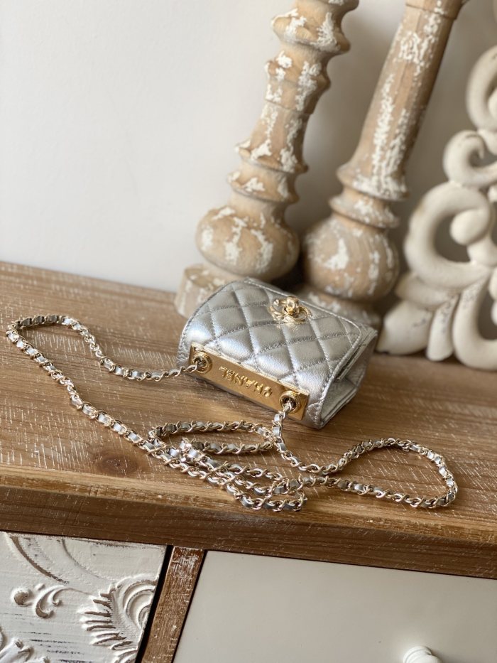  Handbag   Chanel 88631  size  11 11 5 cm