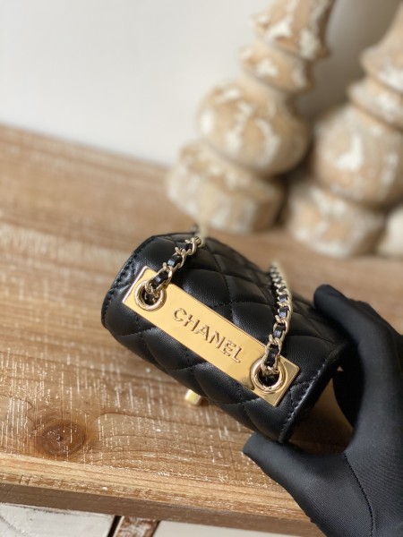  Handbag   Chanel  88631 size  11 11 5 cm