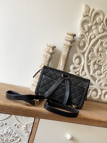  Handbag Chanel   A86  size 25 15 6.5 cm