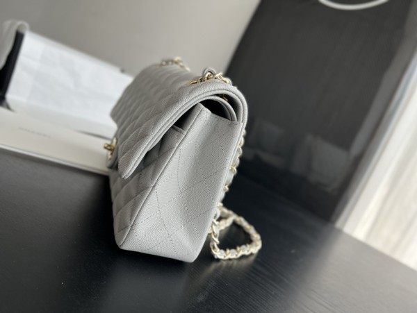 Handbag   Chanel  size  25 cm