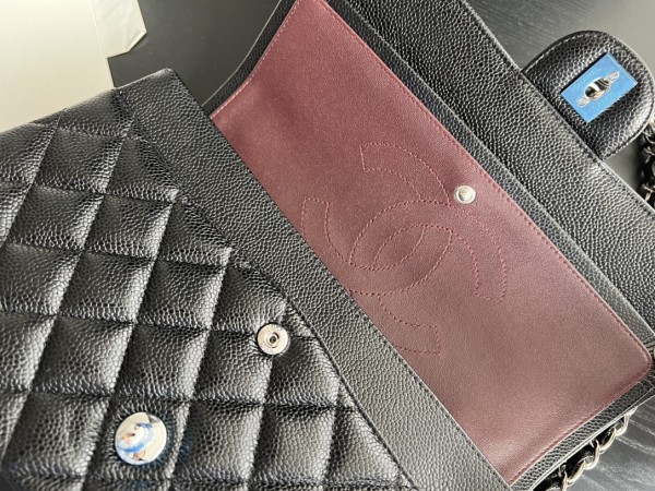 Handbag   Chanel  size 28 cm 