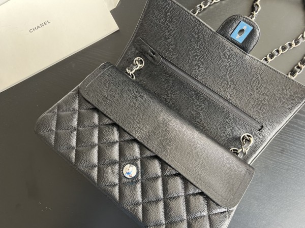 Handbag   Chanel  size 28 cm 