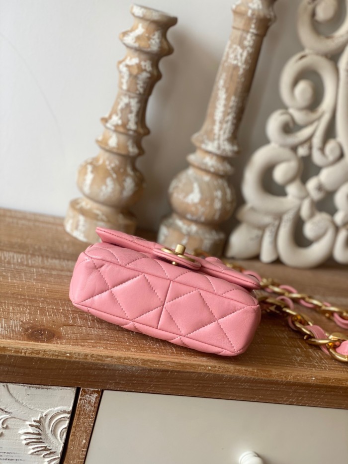  Handbag  Chanel  3213  size  13*17*6 cm