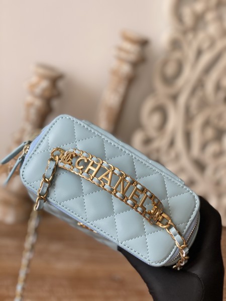  Handbag   Chanel 81195  size  16  9.5  8 cm