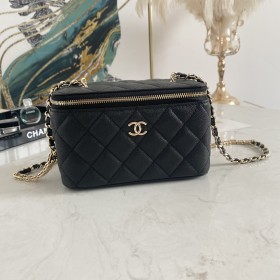  Handbag  Chanel  81187  size  16  9.5  8 cm