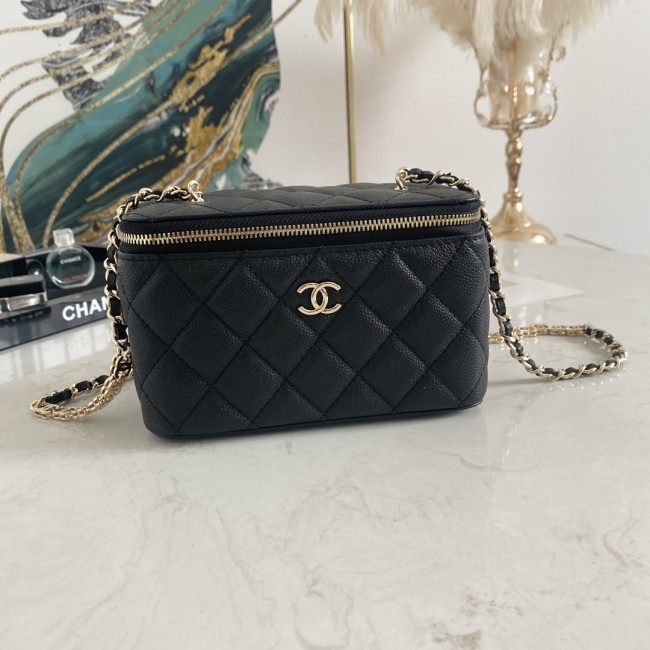  Handbag  Chanel  81187  size  16  9.5  8 cm