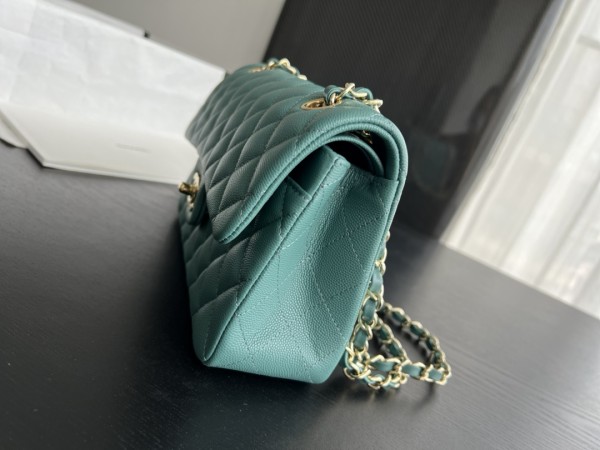 Handbag   Chanel  size  23 cm