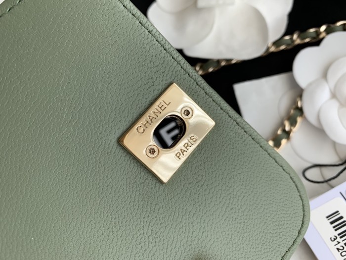 Handbag   Chanel A81633  size  11cmx11cmx5 cm