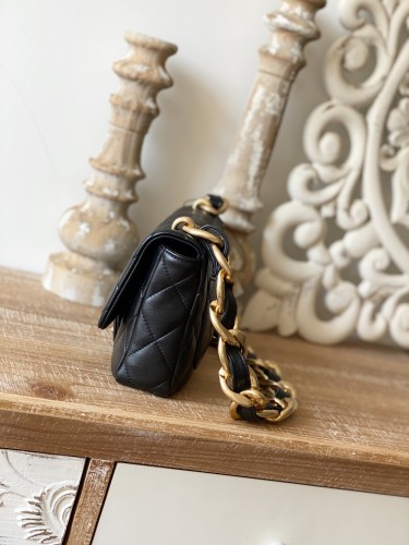  Handbag   Chanel 3214 size  17*21*6 cm