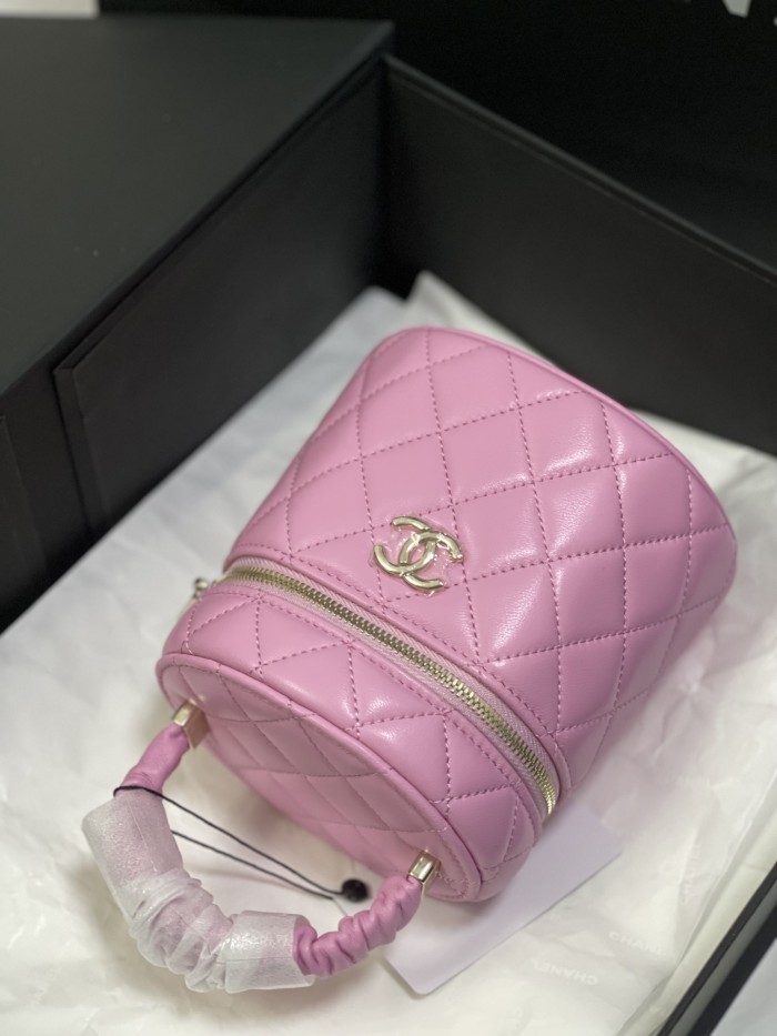 Handbag Chanel  size  13×13×11 cm