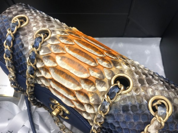  Handbag  Chanel  size  24.5cm*15.5cm*8.5 cm