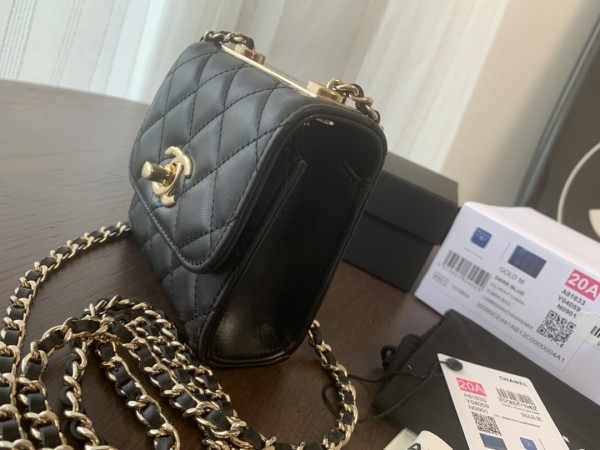 Handbag   Chanel  A81633  size 11cmx11cmx5 cm