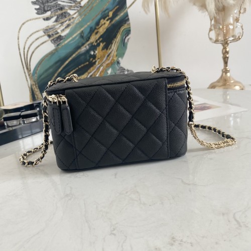  Handbag  Chanel  81187  size  16  9.5  8 cm