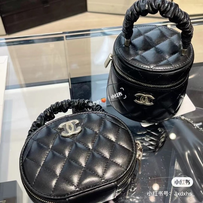 Handbag  Chanel  size 13×13×11 cm