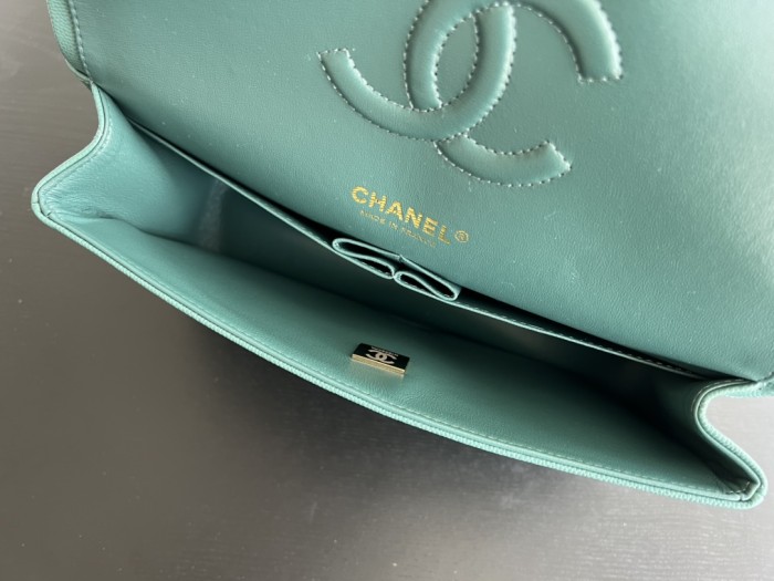 Handbag   Chanel  size 25 cm