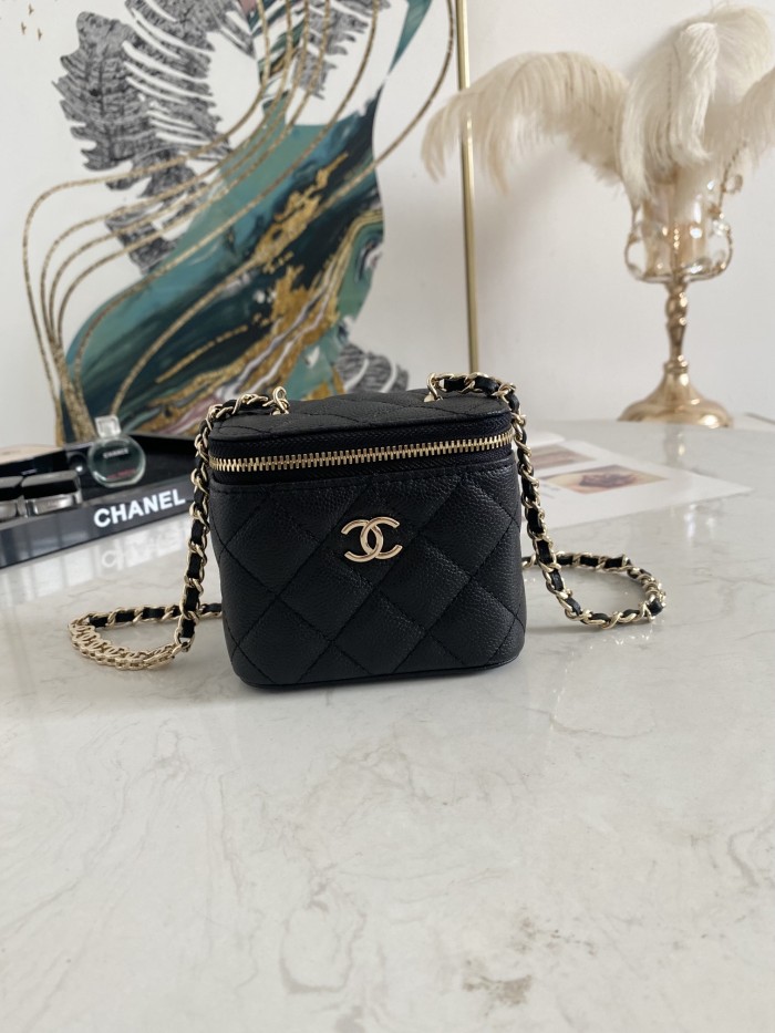 Handbag  Chanel 81186  size 10.5-8.5-7 cm