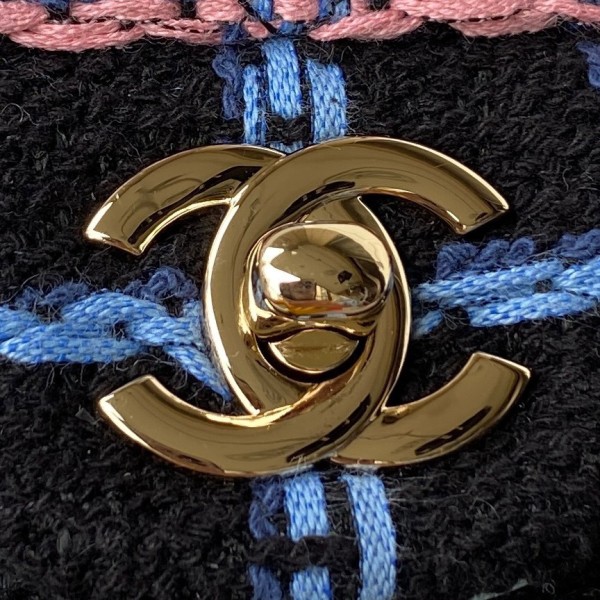 Handbag   Chanel  size 20 cm