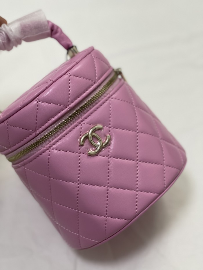 Handbag Chanel  size  13×13×11 cm