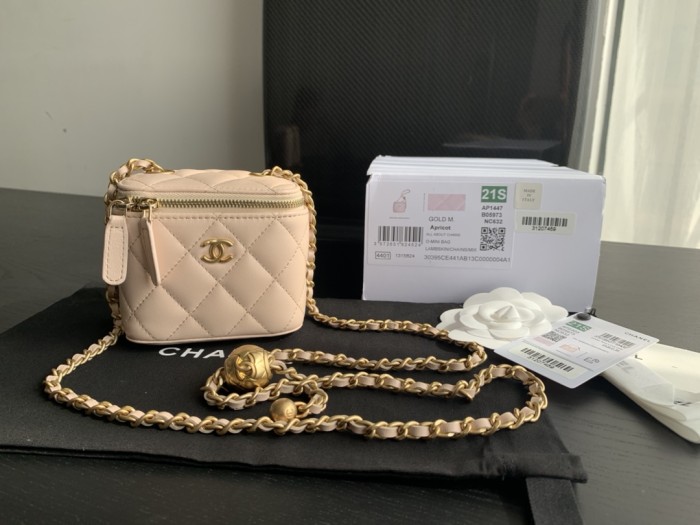  Handbag  Chanel 1447  size  8.5cmx11cmx7 cm