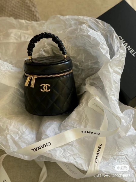 Handbag  Chanel  size 13×13×11 cm