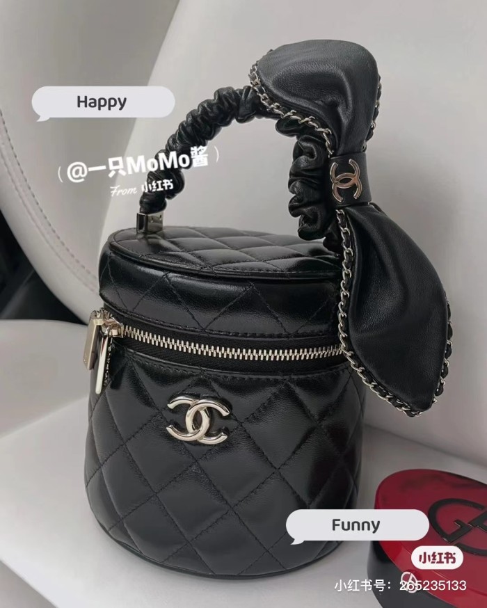 Handbag  Chanel  size 13×13×11 cm